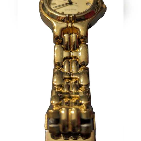 GUESS 100M WATERPRO WOMENS WATCH gold TONE RUNNING NEW BATTERY - Picture 11 of 12